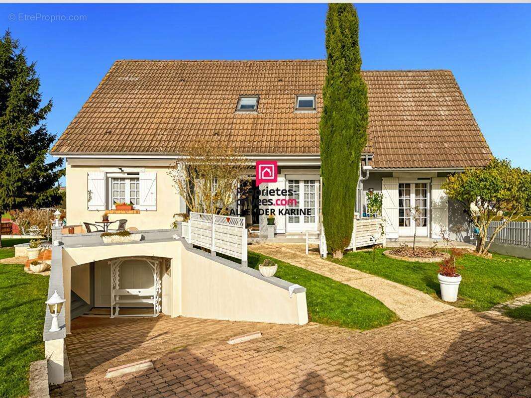 Maison à THORIGNY-SUR-OREUSE