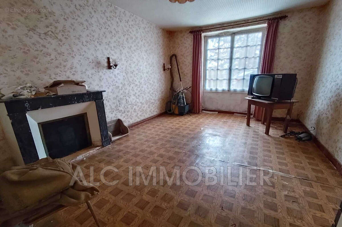 Maison à CHERISAY