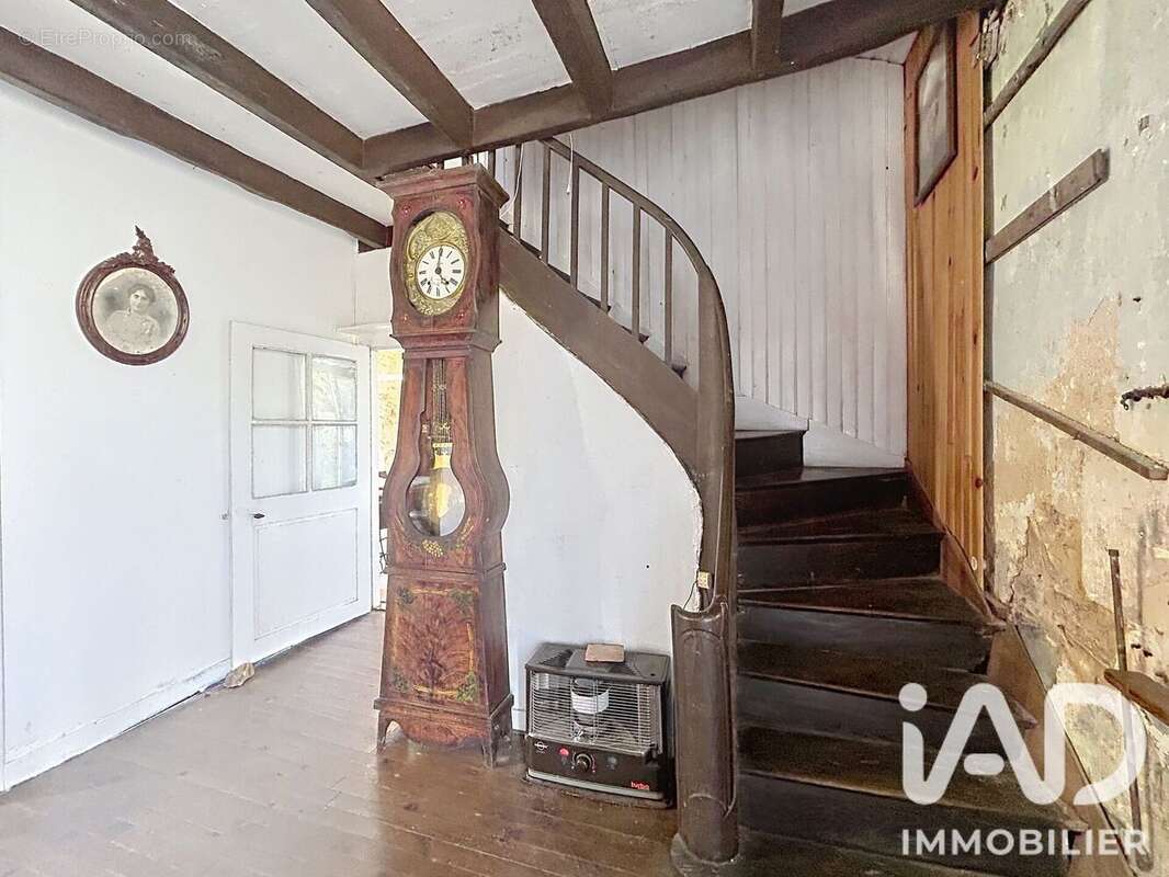 Maison 110 m² à Massignac  - photo 7