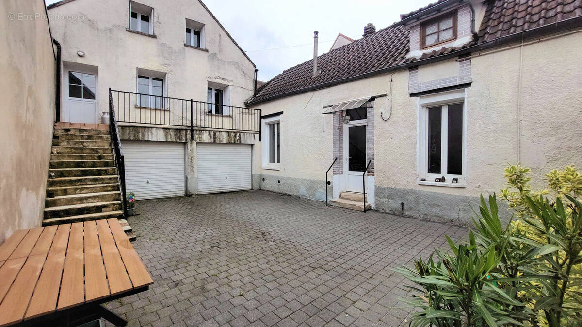 Maison à PONT-SUR-YONNE