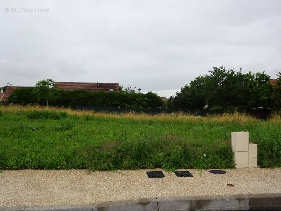 Terrain à ROISSY-EN-FRANCE