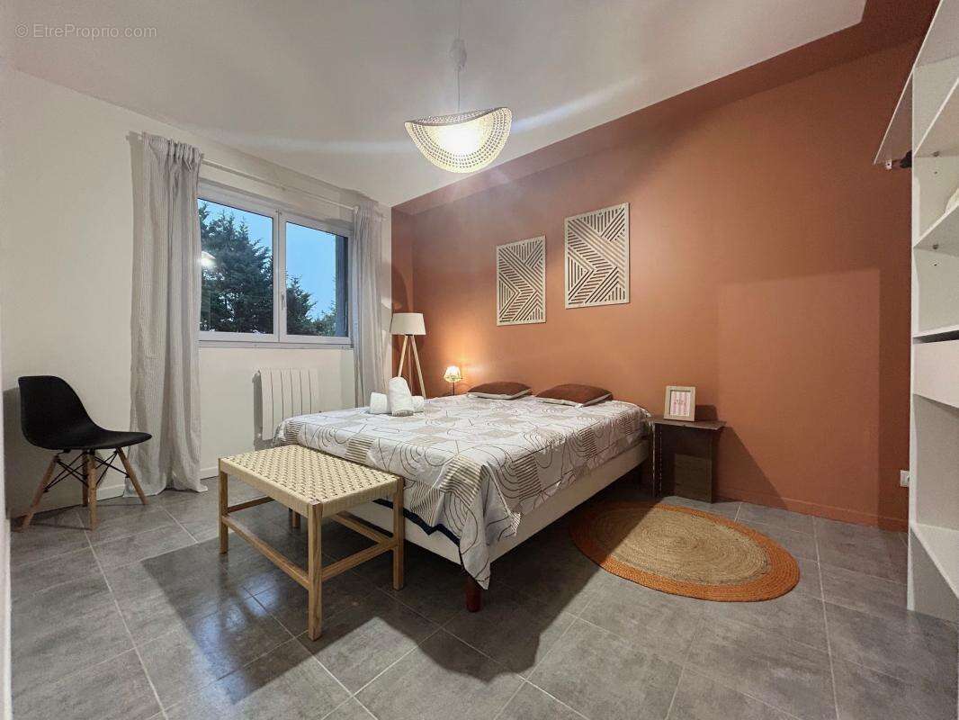 Maison à SAINT-ETIENNE-DE-TULMONT