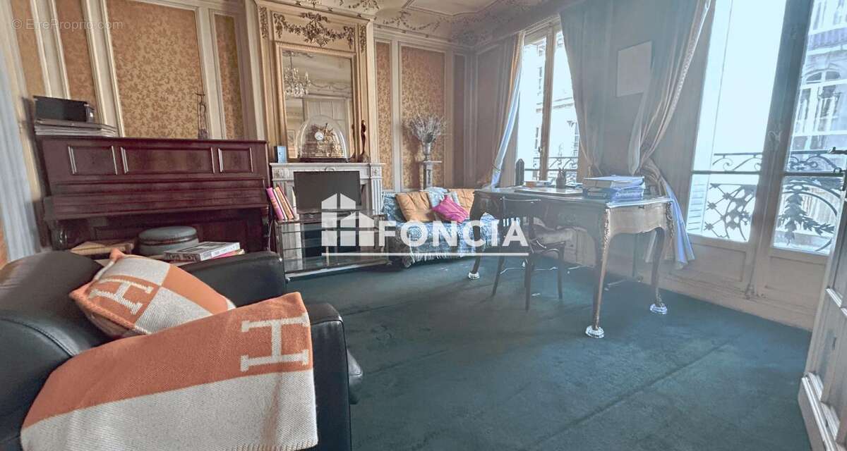 Appartement à PARIS-11E