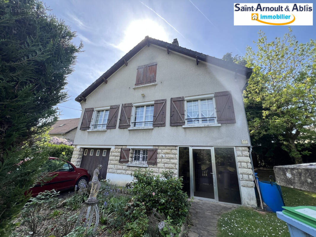 Maison à SAINT-ARNOULT-EN-YVELINES