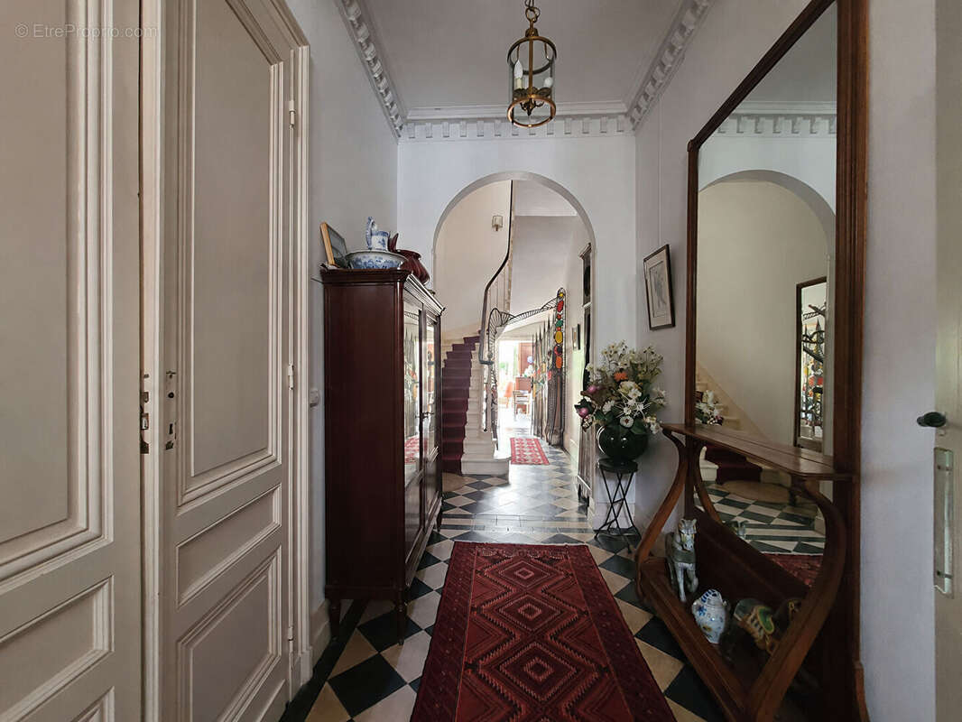 Immeuble pierre - Palais Gallien - photo 2