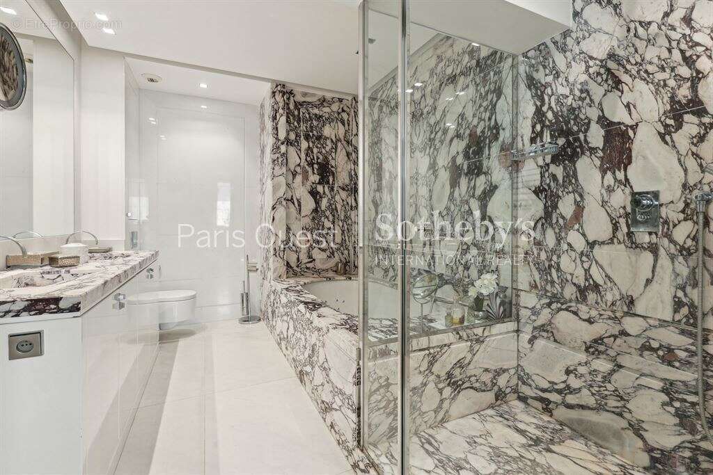 Maison à NEUILLY-SUR-SEINE