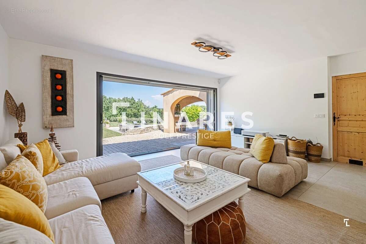 LA BORIE  - Maison provençale T6 de 200m2 avec piscine - 13510 Éguilles - photo 9