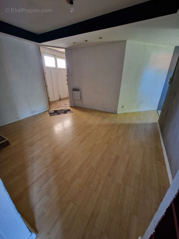 Dans un quartier calme, Maison sur sous-sol aménagé avec 4 chambres, terrain clos et arboré. - photo 15