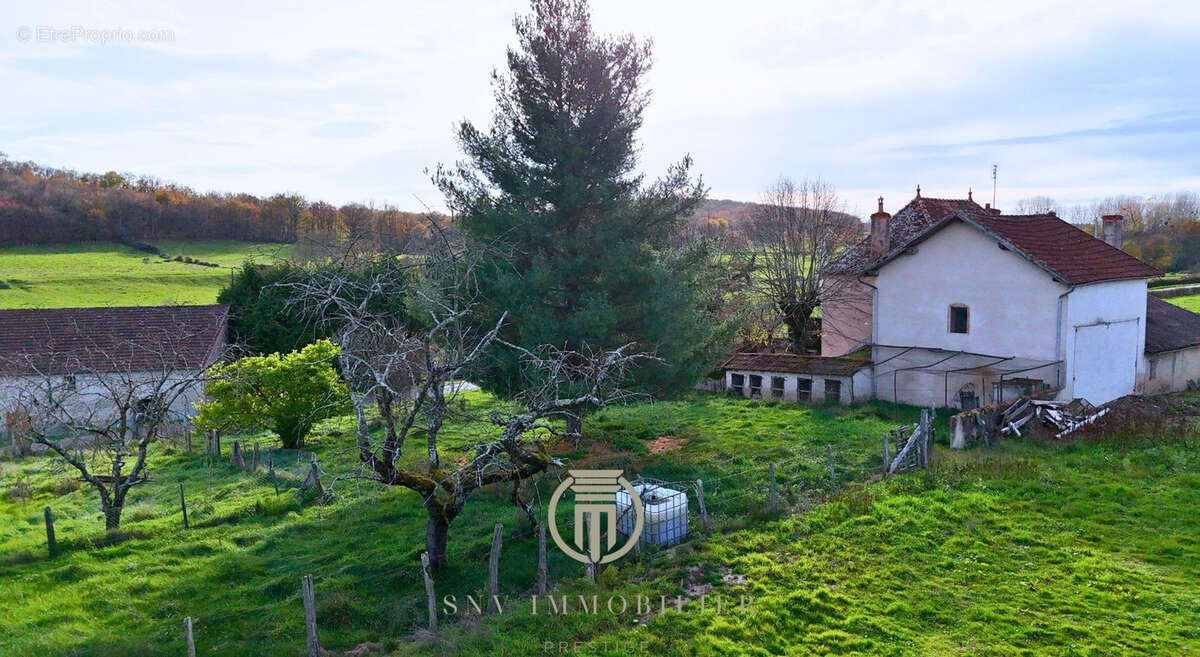 Maison à BOURG-LE-COMTE