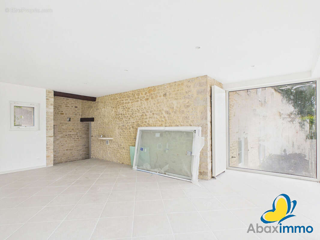 Maison en pierre rénovée avec beau terrain! - photo 6