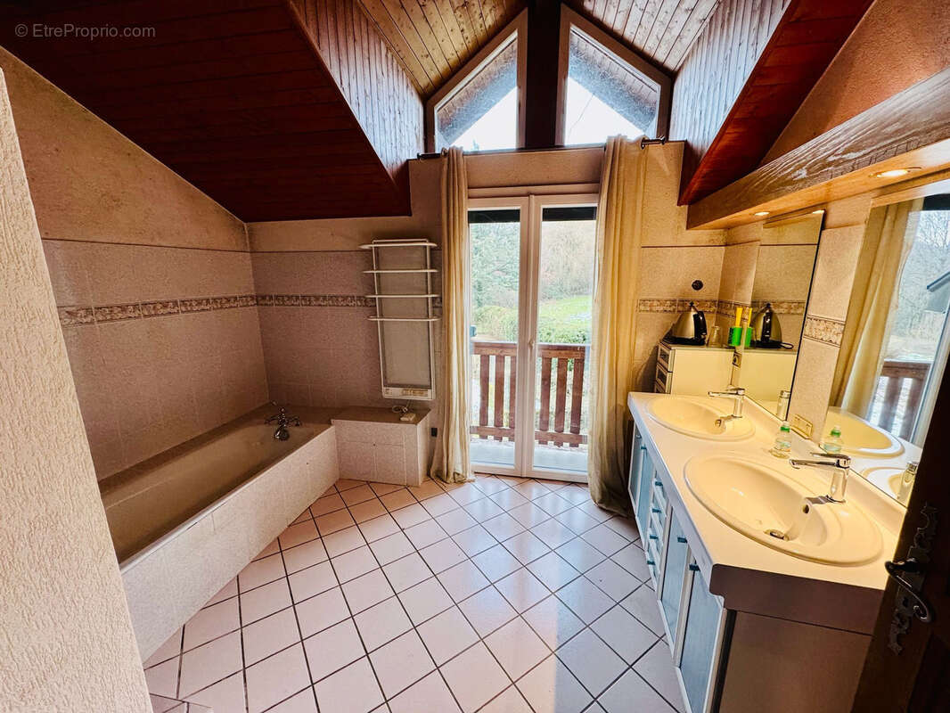 Maison à ALLONZIER-LA-CAILLE