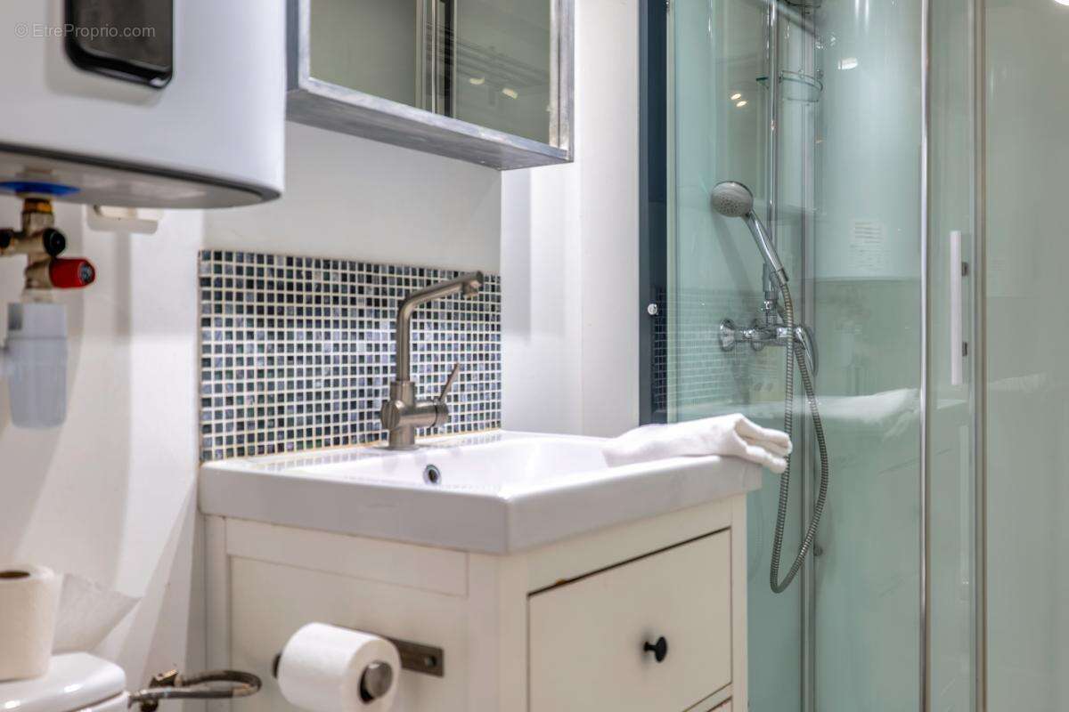 Appartement à PARIS-1E