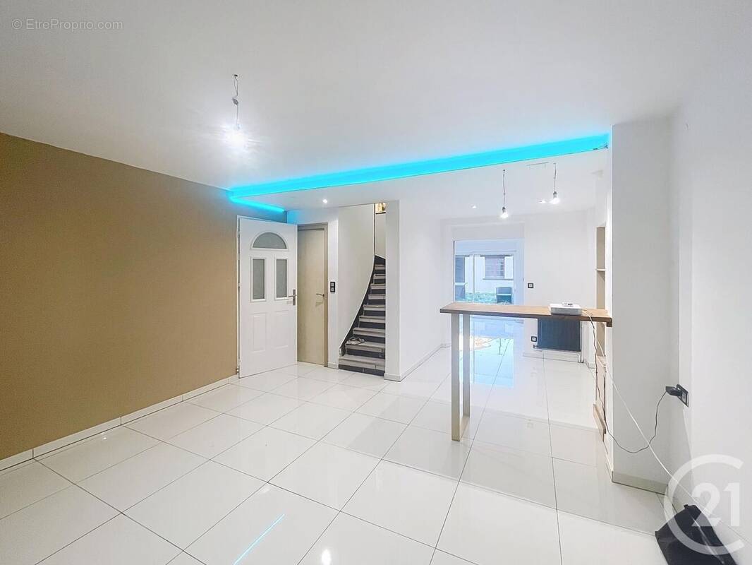 Maison à CHAMPILLON