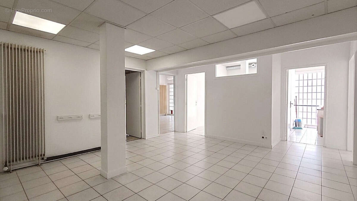 Bureaux 114 m² au rdc à 100m de la place Michelet - photo 5
