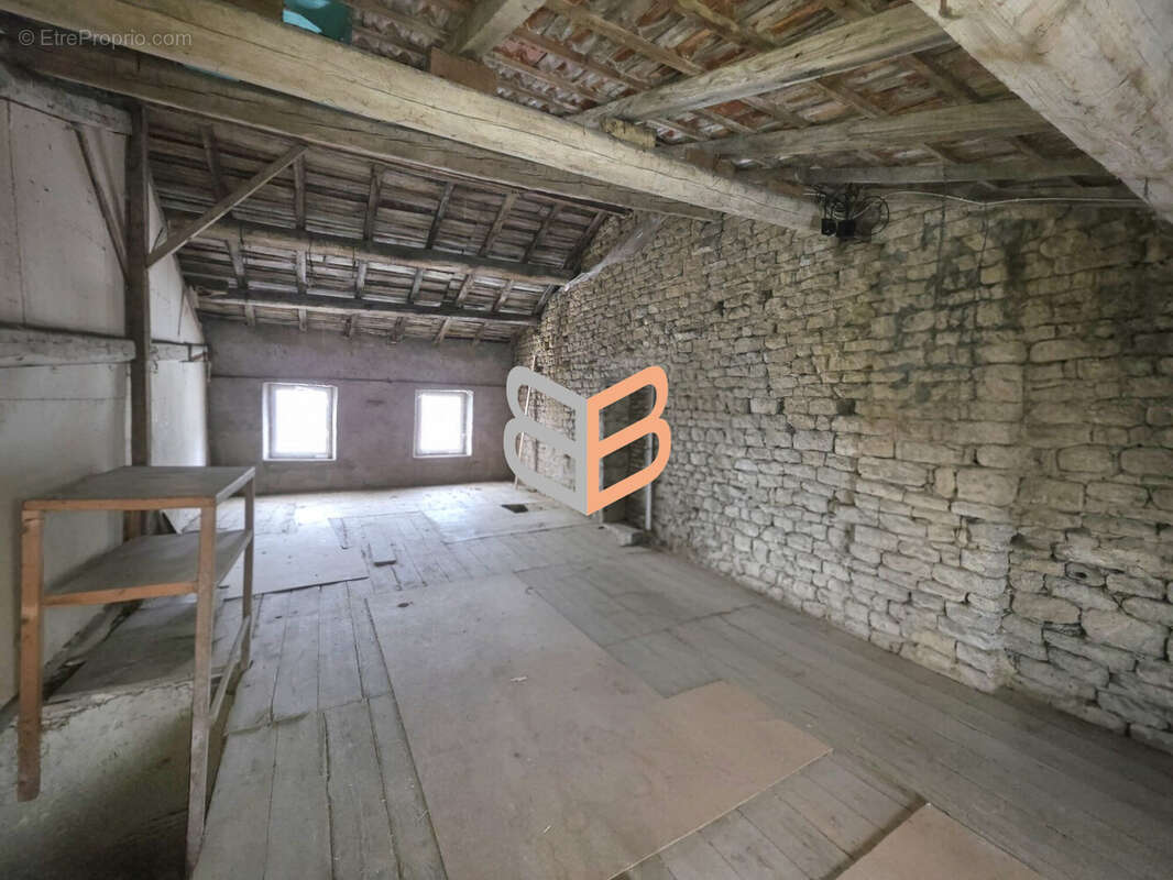 Maison à MERCY-LE-BAS