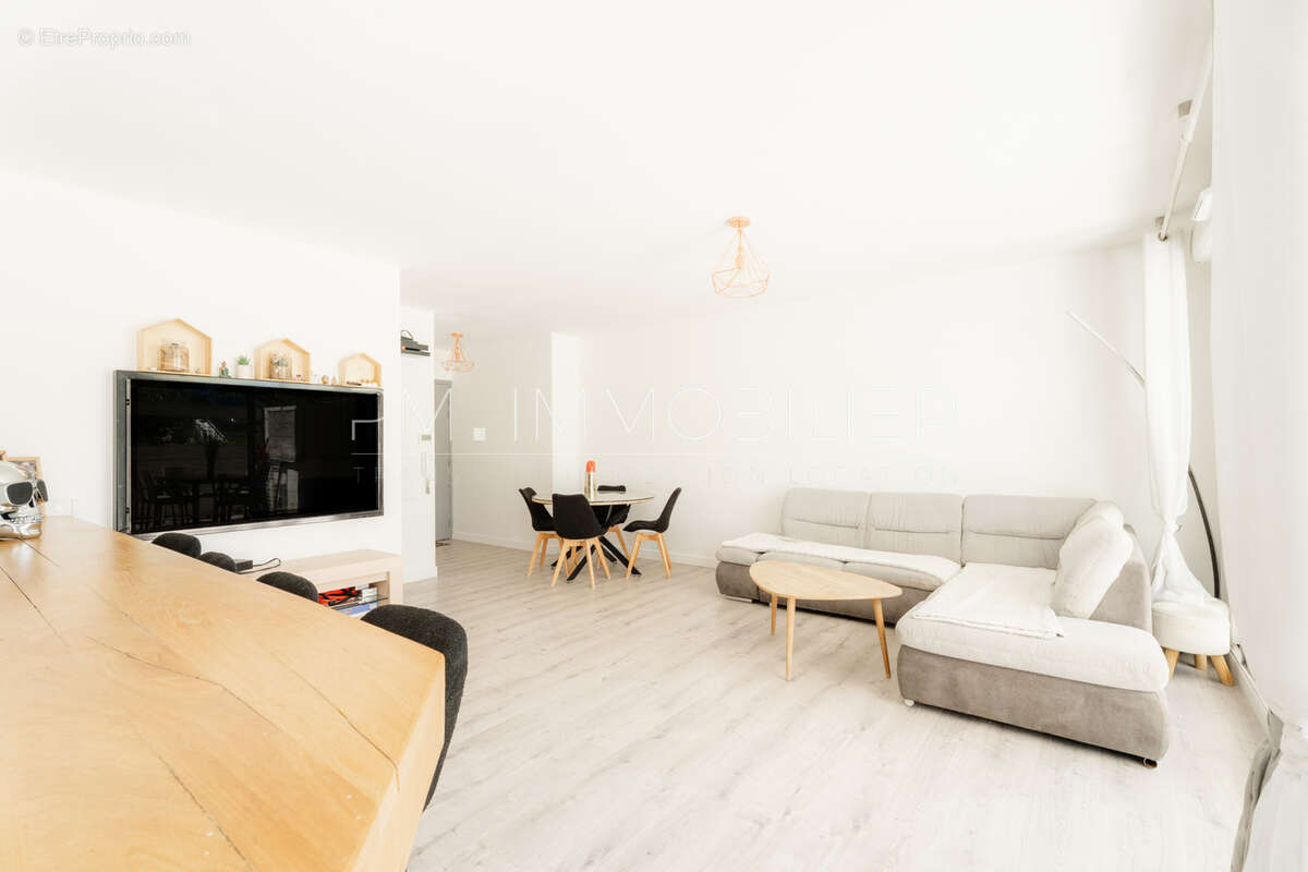 Appartement à SIMIANE-COLLONGUE