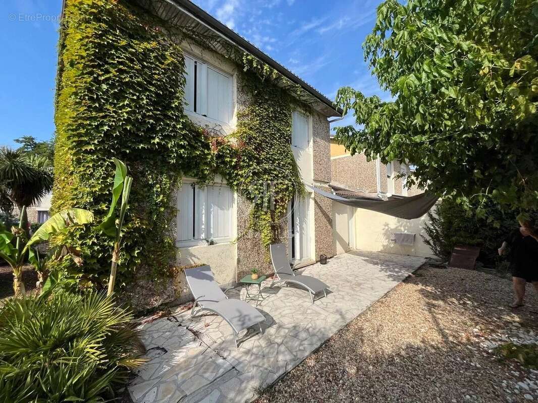 Maison à SAINT-EMILION