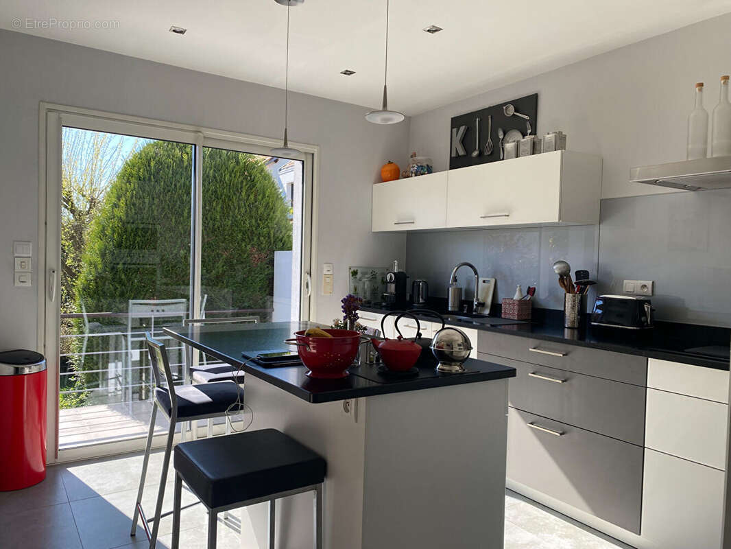 Maison contemporaine de 160 m²  au sol sur une parcelle de 360 m² orientée Sud avec garage. - photo 10