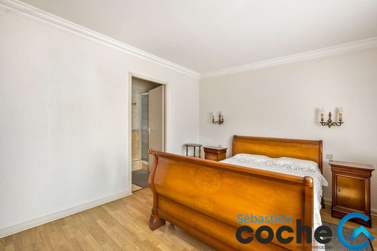 Maison à SAINT-BONNET-DE-MURE