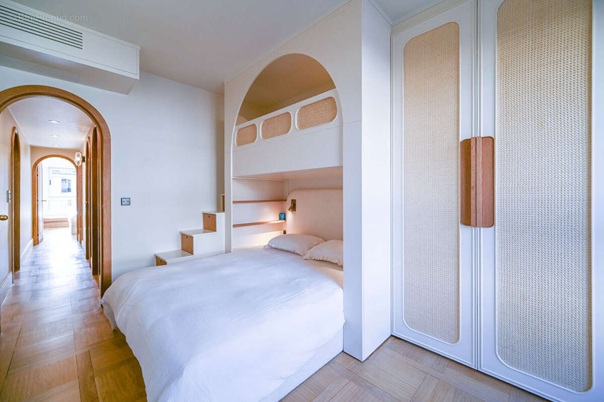 Appartement à PARIS-8E