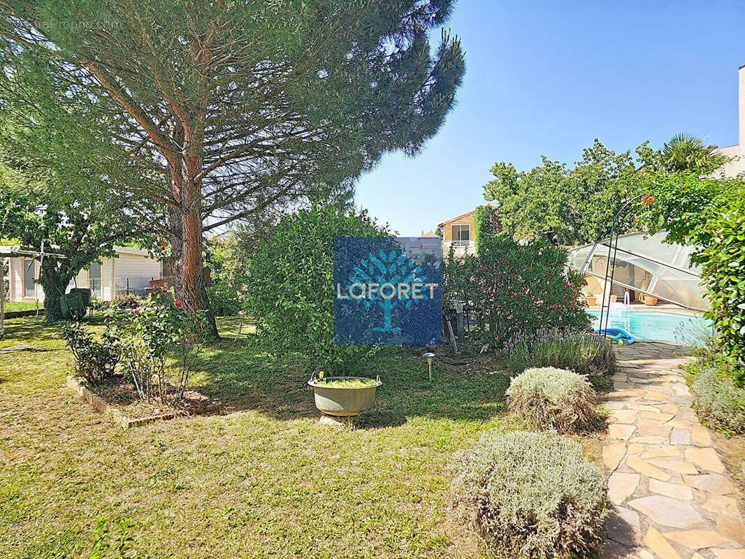 Maison 95m² avec piscine et jardin arboré - Brignais - photo 2