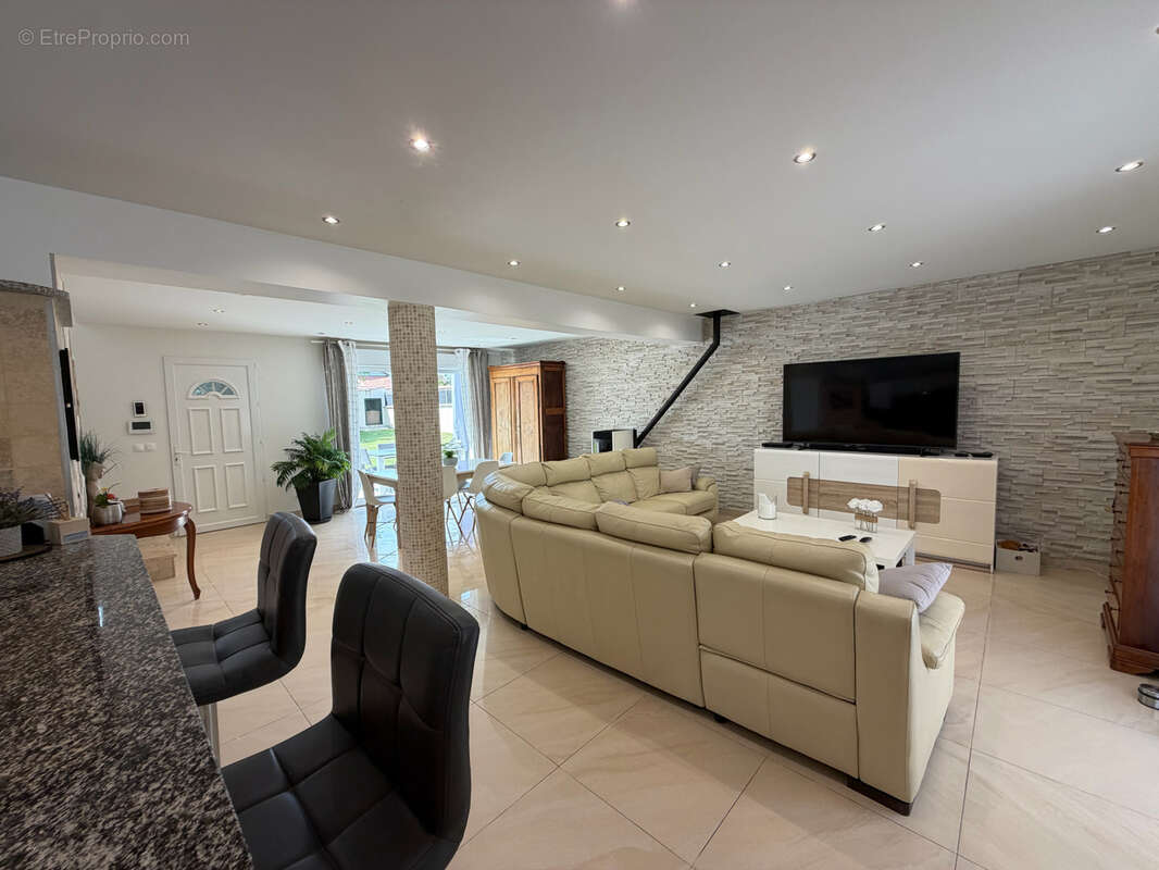 Maison à HOUDAN