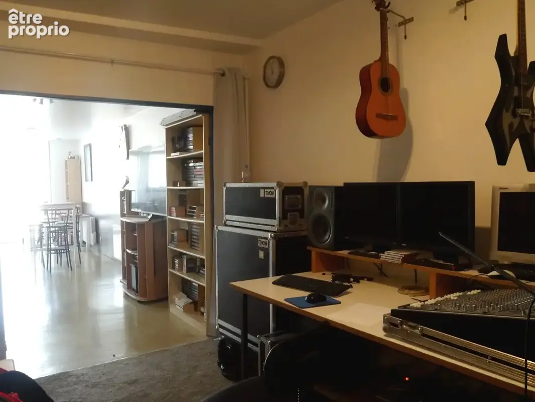 Centre-ville de Gémozac : Immeuble avec logement libre en novembre et loyer sécurisé - photo 3
