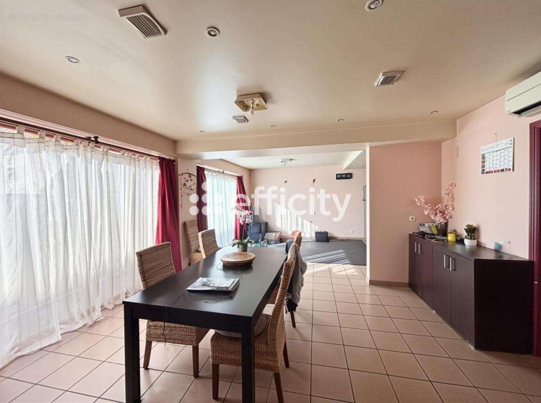 Appartement à MONT-L'EVEQUE