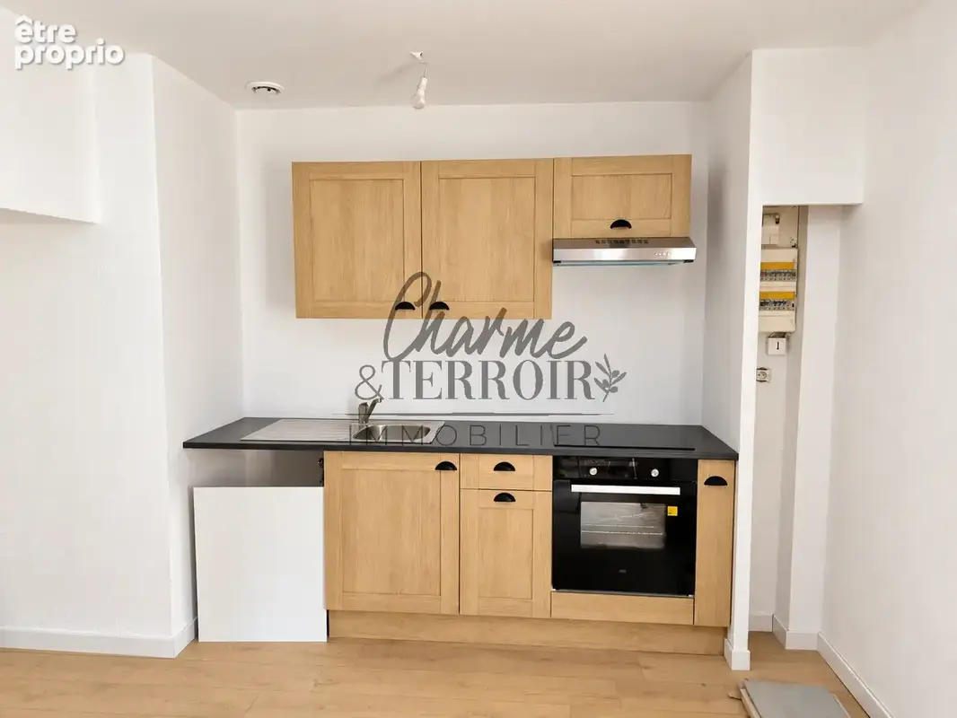 UZES Appartement dans résidence sécurisée avec piscine - photo 5