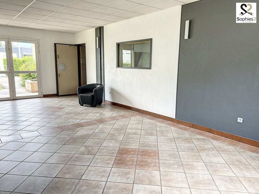 Commerce 285 m² à Claix  - photo 4