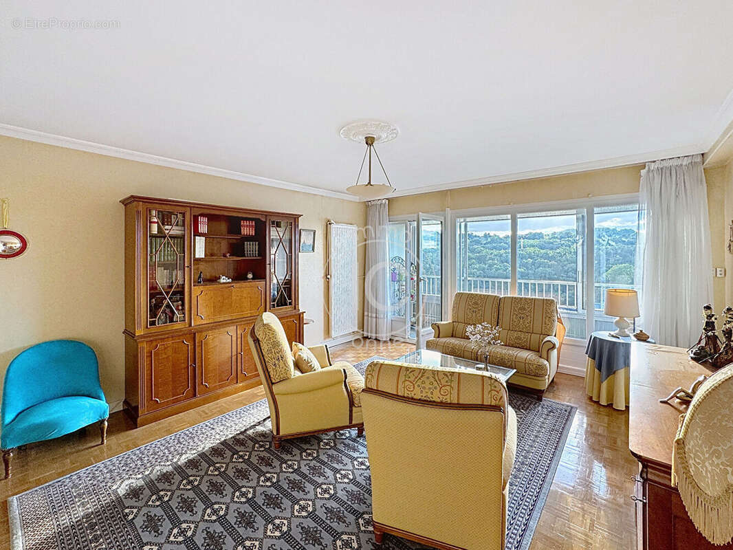 Appartement à SAINTE-FOY-LES-LYON