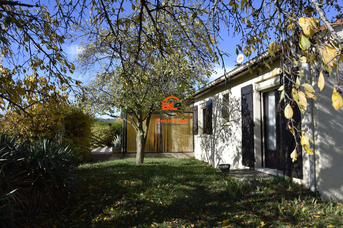 MAISON PLAIN PIED 4 PIECES A VENDRE - BSLE -Bien Se Loger Ensemble VEYRE MONTON  votre agence de proximité - Maison à TALLENDE