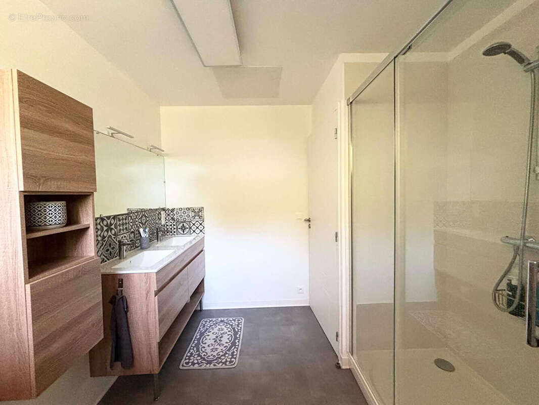 Maison contemporaine plain-pied 5 chambres 153.53 m2 - photo 17