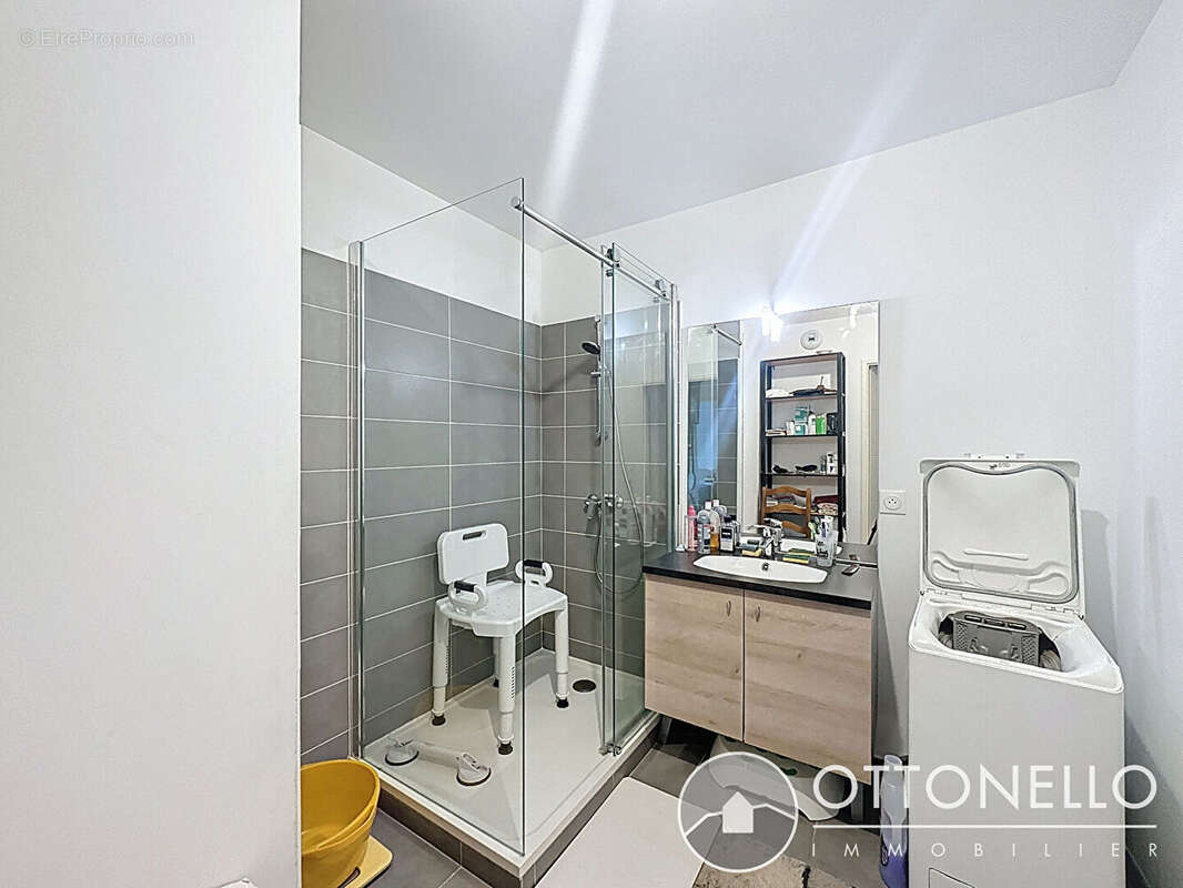 Appartement à ROQUEBRUNE-SUR-ARGENS
