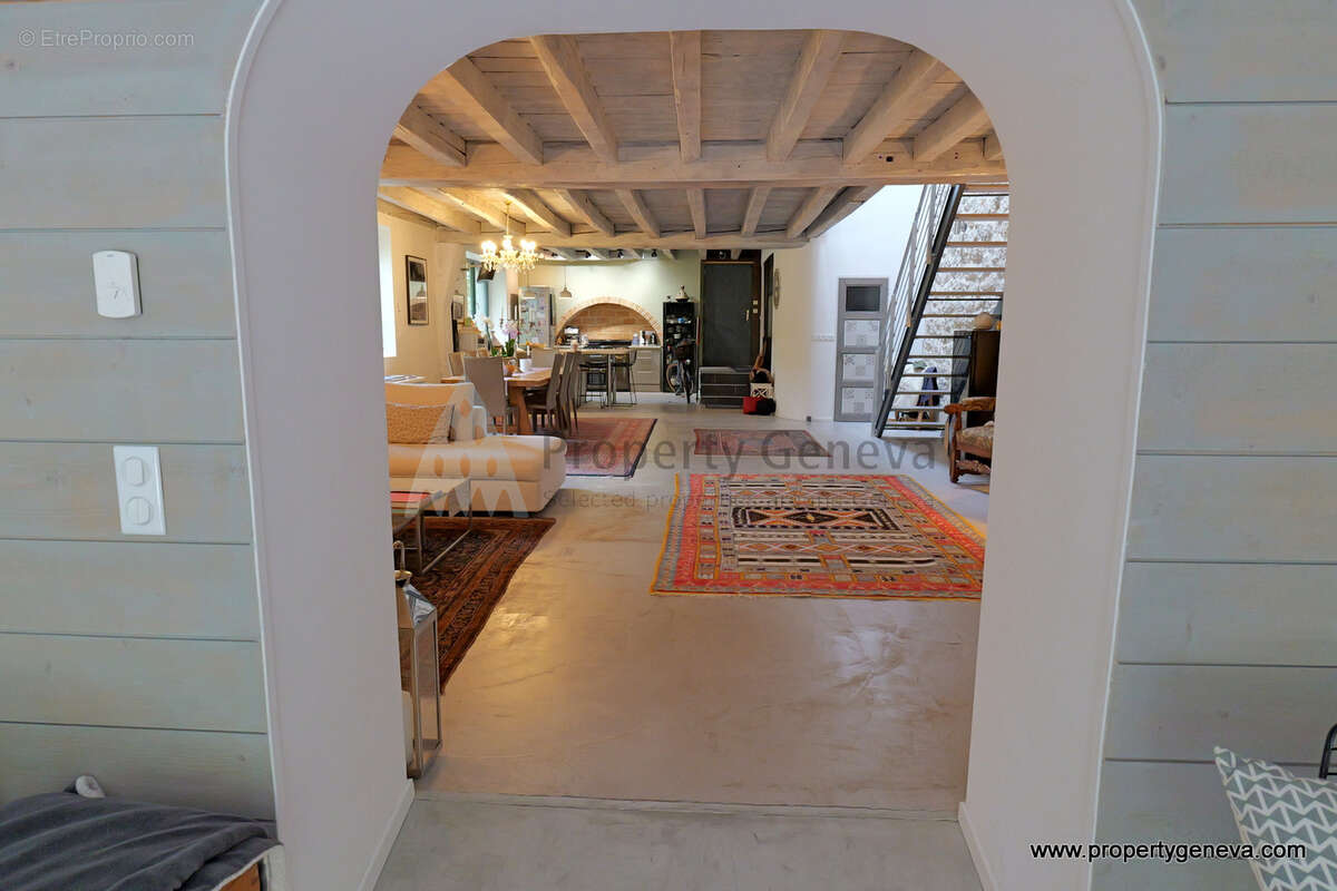 Maison à PREVESSIN-MOENS