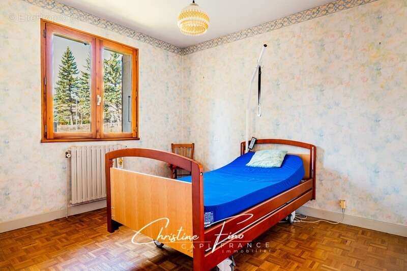 Maison à LA SALLE-LES-ALPES