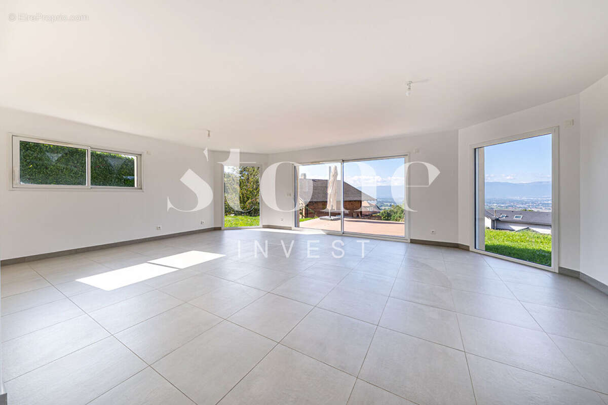 Maison à COLLONGES-SOUS-SALEVE