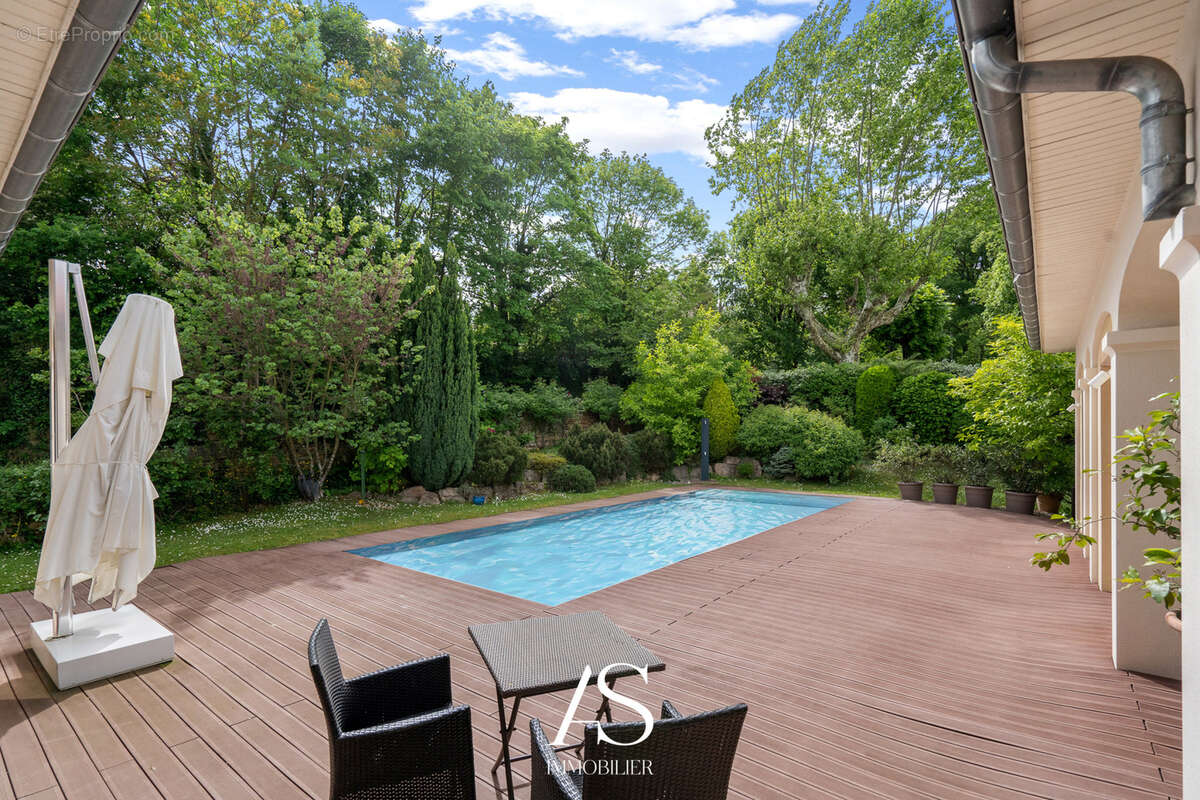 Maison à COLLONGES-AU-MONT-D&#039;OR