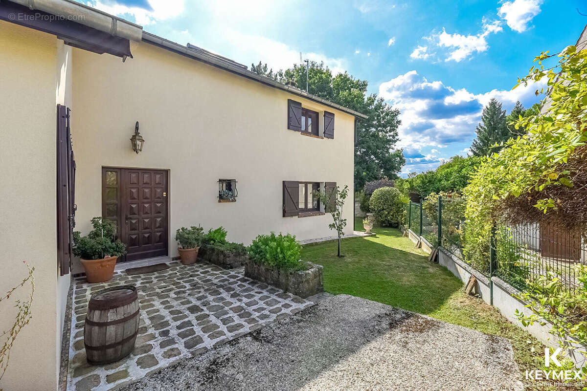 Maison à CHAMPAGNE-SUR-OISE