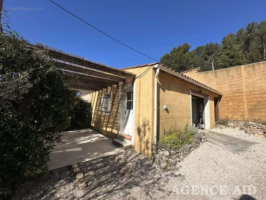 Maison à CUGES-LES-PINS