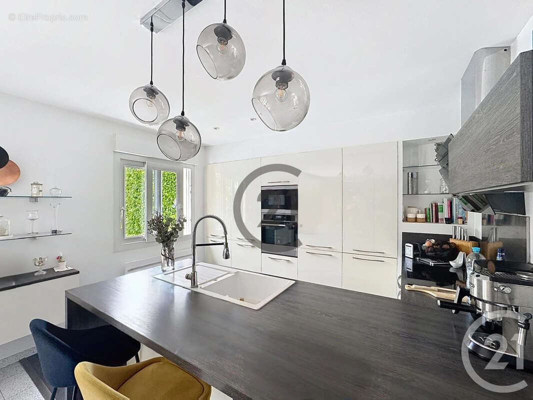 Maison 163 m² à Saint-Martin-Du-Tertre  - photo 2
