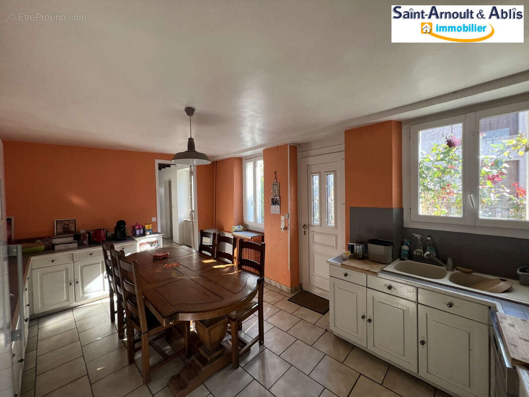 Maison à SAINT-ARNOULT-EN-YVELINES