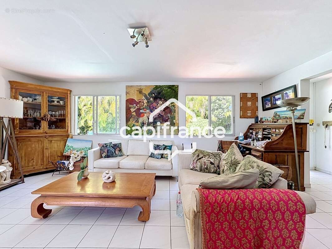 Magnifique villa à vendre 6 pièces, avec piscine dans un secteur très recherché à LE GOSIER (971) - photo 2