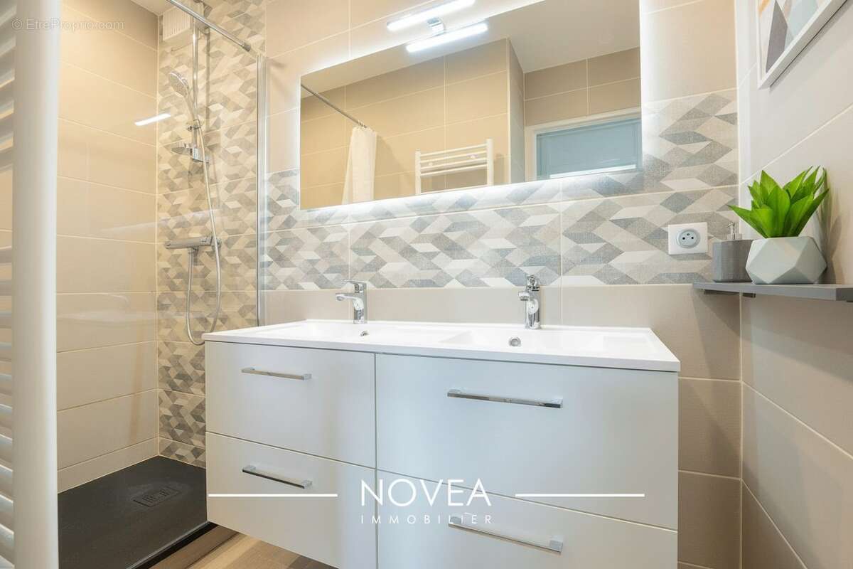 Appartement 80 m² à Oullins  - photo 8