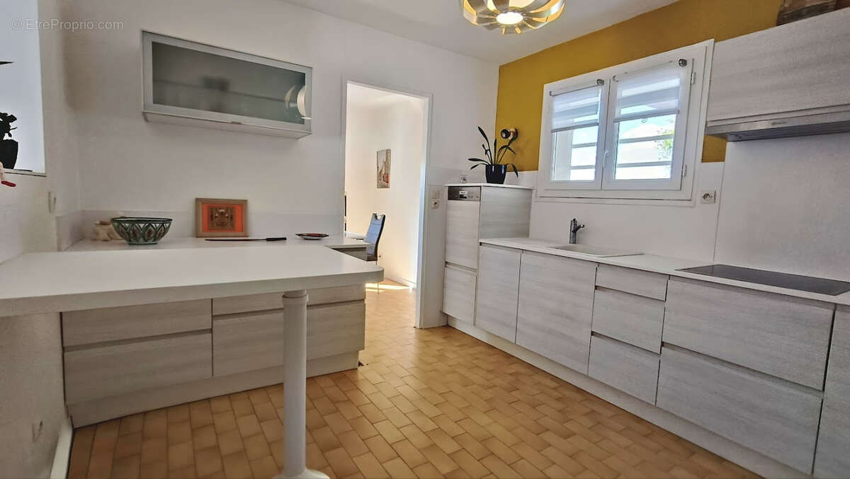 Maison à SAINT-SEURIN-DE-CURSAC