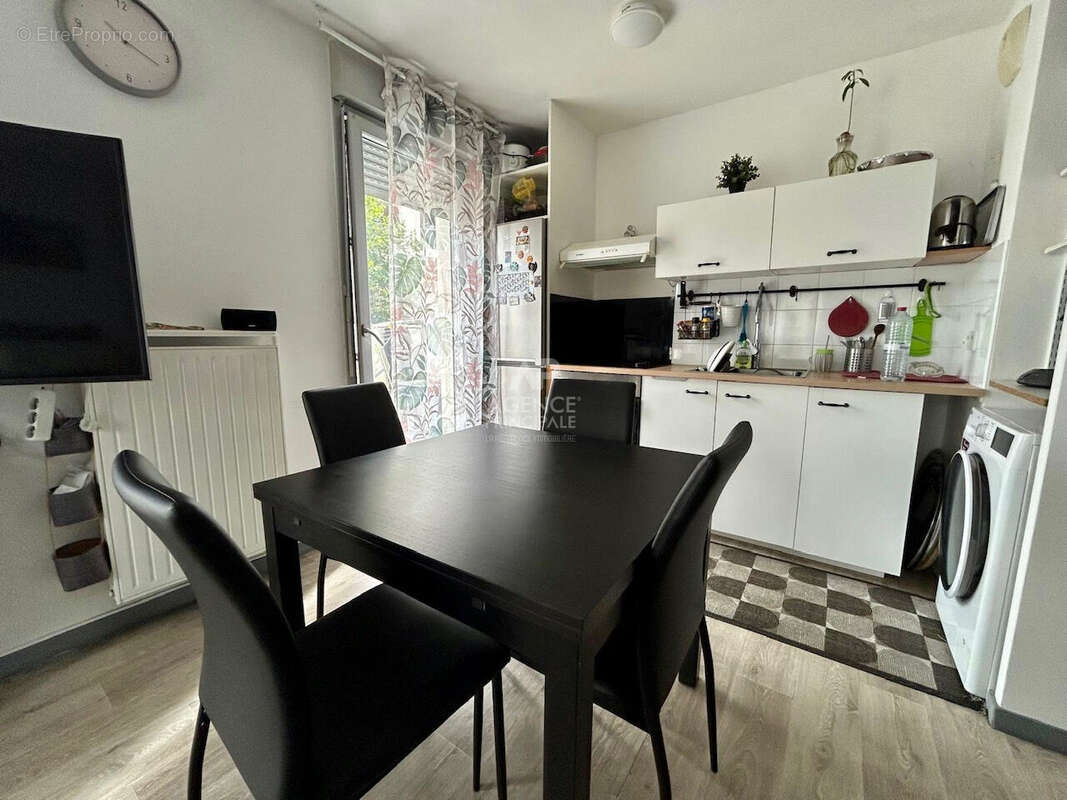 Appartement Carrieres Sous Poissy 3 pièce(s) 55 .72 m2 - photo 2