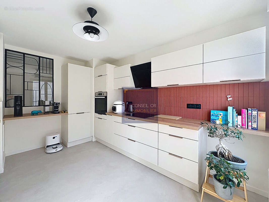 Appartement à SAINT-GENIS-LAVAL