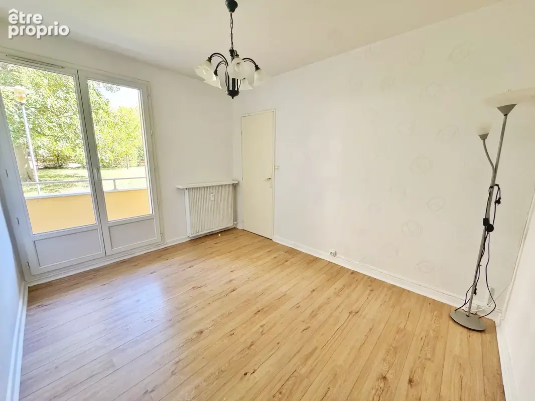 Francheville   T3 de 62 m2 avec balcon, loggia, climatisation et stationnement facile - photo 12