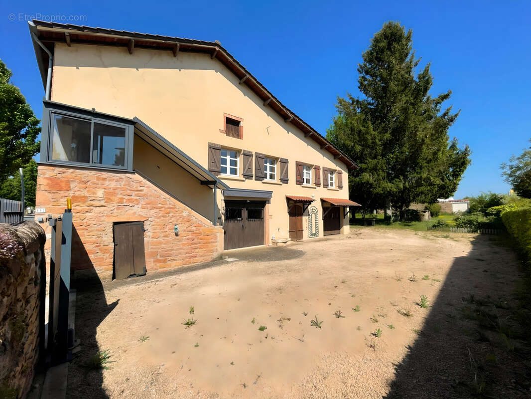Maison à CHARNAY-LES-MACON