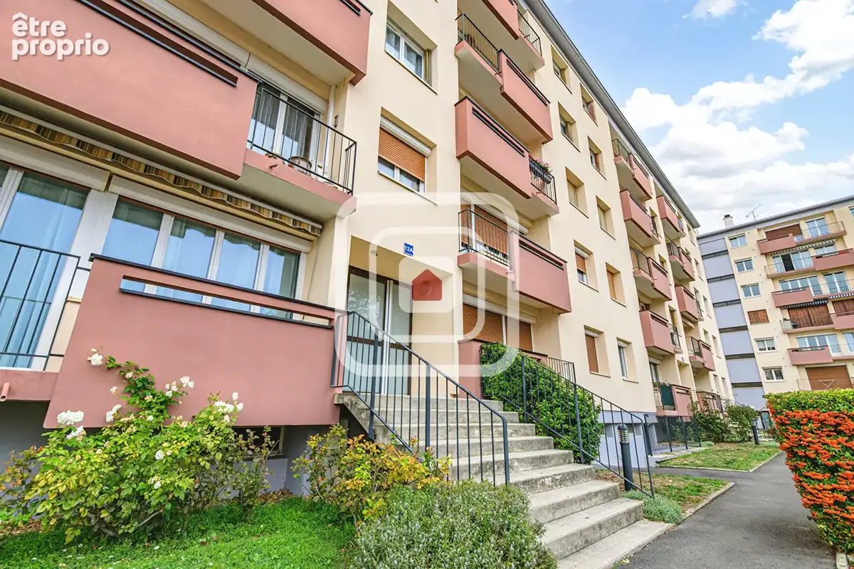 Appartement t5 avec 3 chambres balcon grand garage cave - photo 1